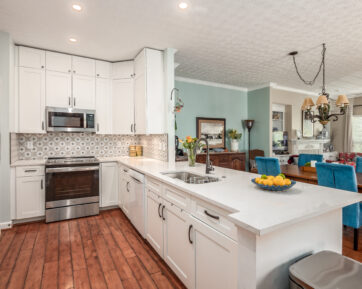 Unique tiled backsplash