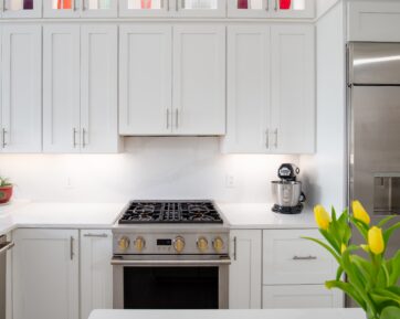 White kitchen cabinets