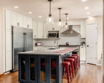 L-shaped kitchen with island